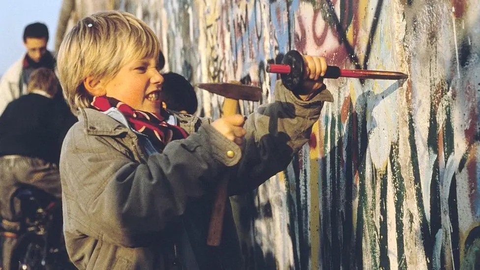 Witnessing the Fall of the Berlin Wall